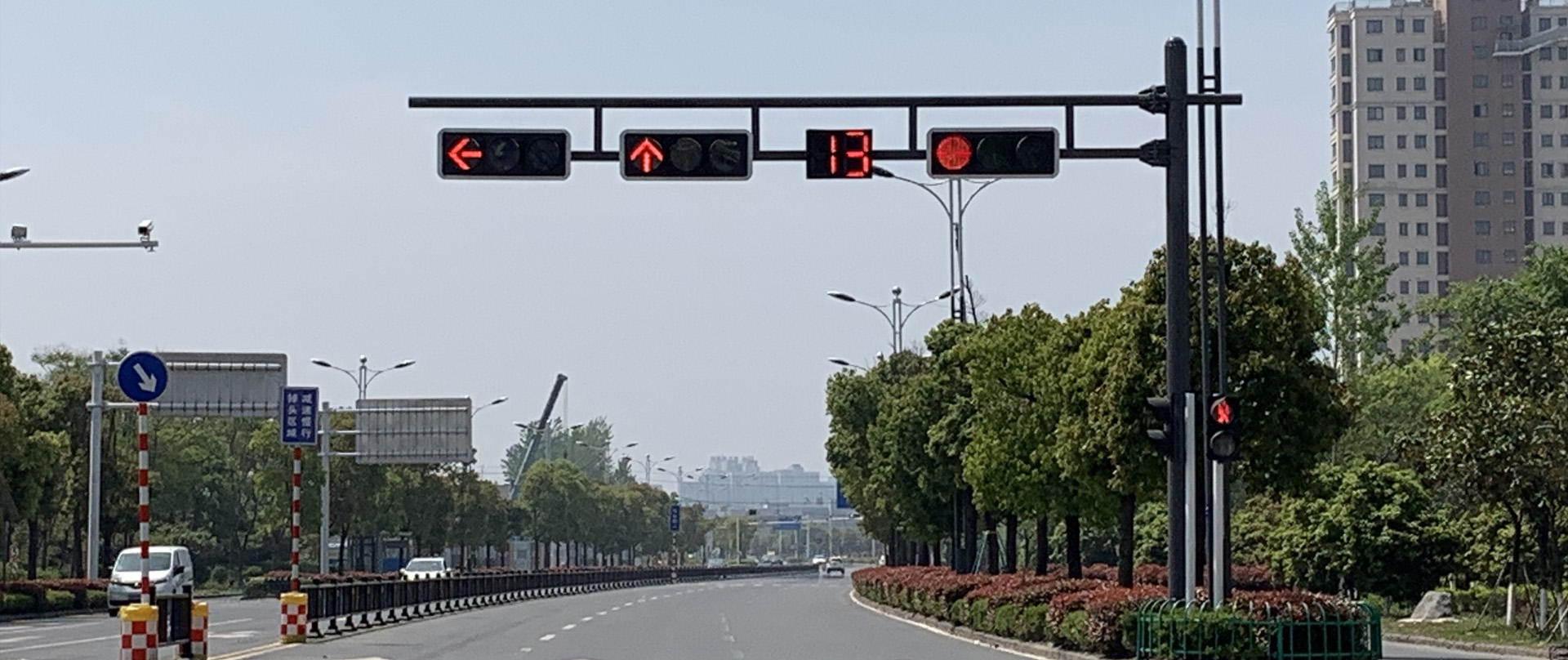 交通信號(hào)燈桿，道路交通信號(hào)桿